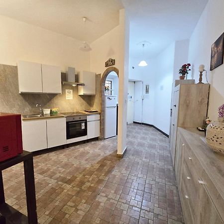 Hosting Flats Guesthouse Рим Екстериор снимка