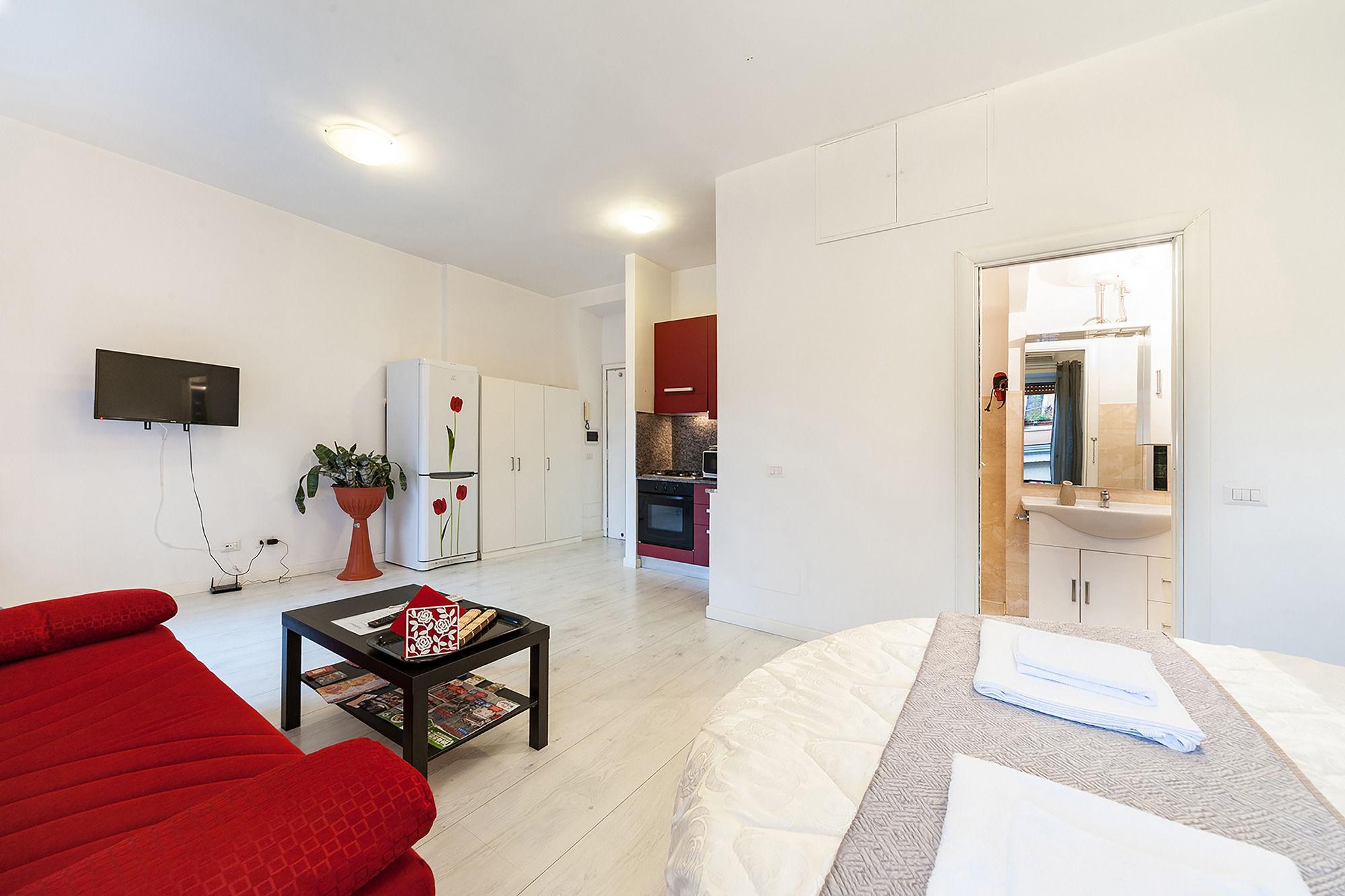 Hosting Flats Guesthouse Рим Екстериор снимка