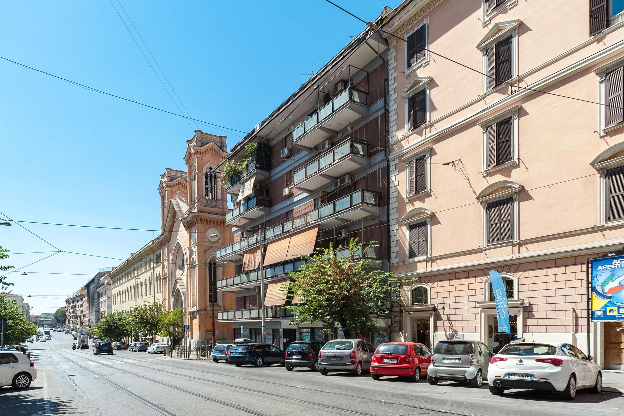 Hosting Flats Guesthouse Рим Екстериор снимка