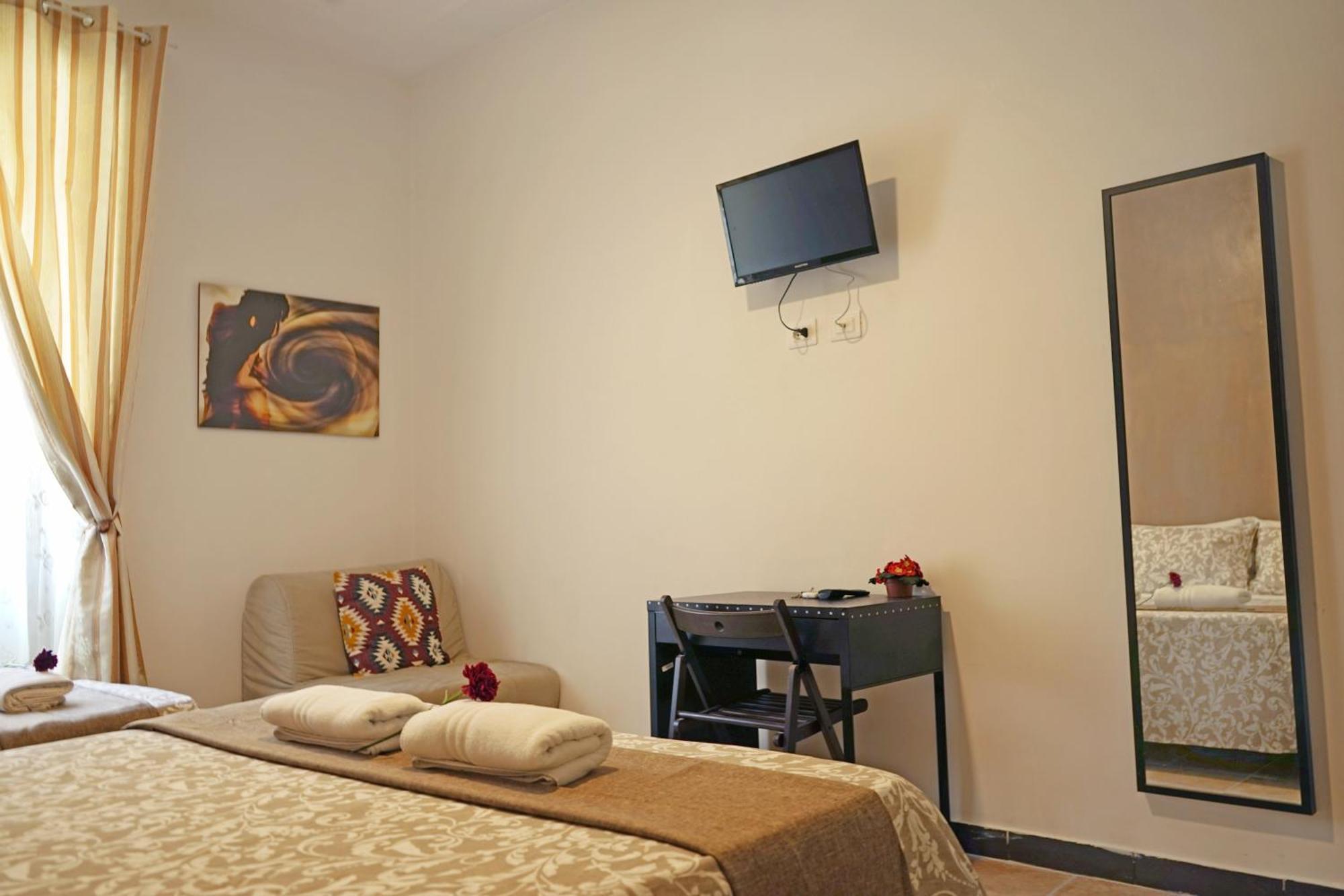 Hosting Flats Guesthouse Рим Екстериор снимка