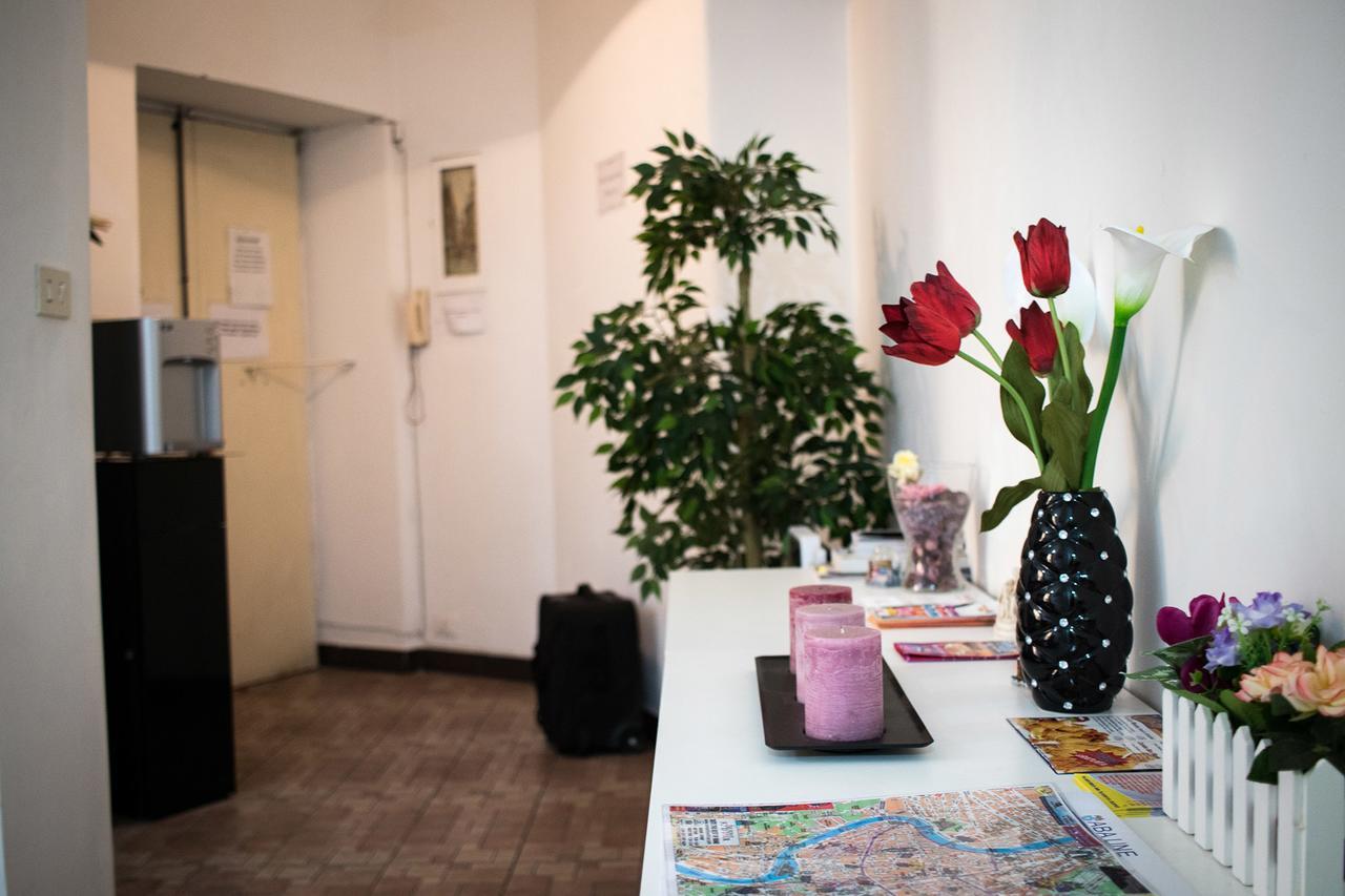 Hosting Flats Guesthouse Рим Екстериор снимка
