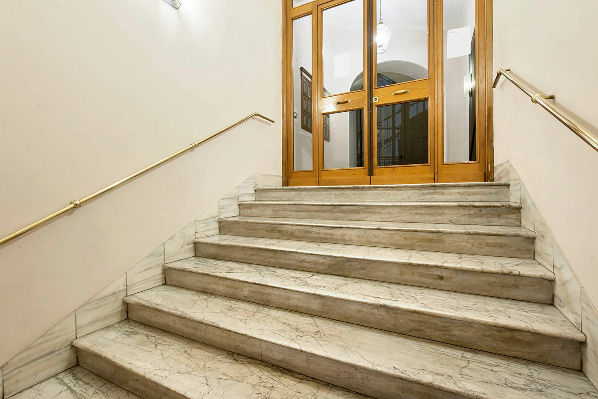 Hosting Flats Guesthouse Рим Екстериор снимка