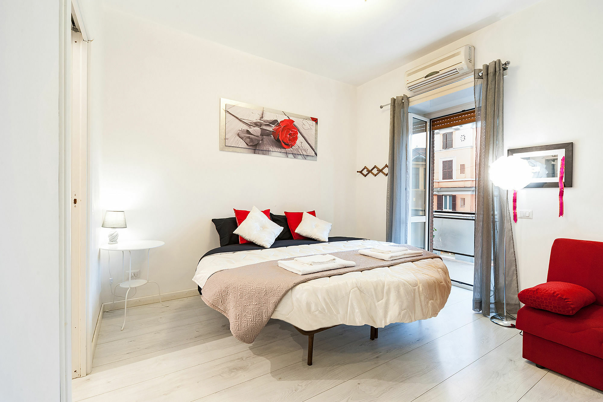 Hosting Flats Guesthouse Рим Екстериор снимка