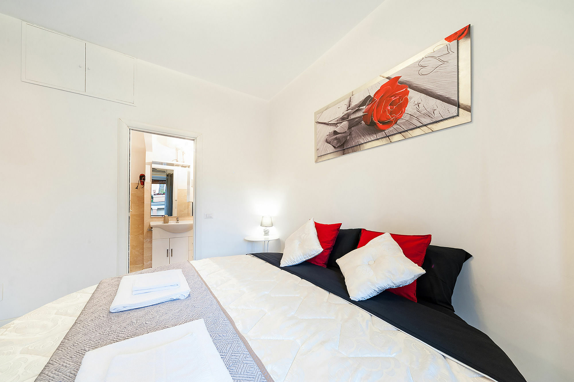 Hosting Flats Guesthouse Рим Екстериор снимка