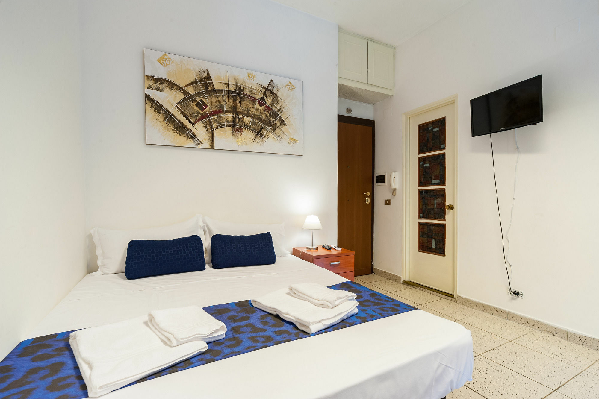 Hosting Flats Guesthouse Рим Екстериор снимка