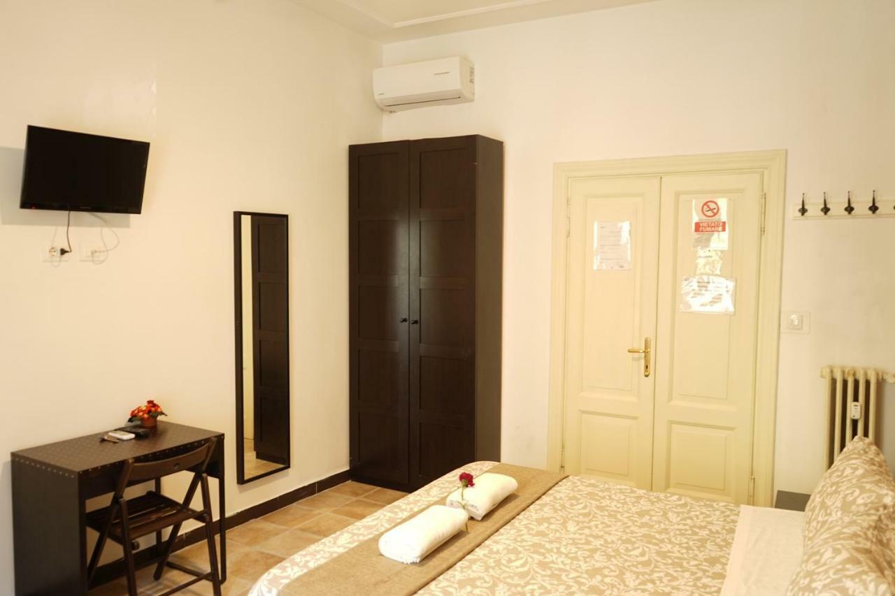 Hosting Flats Guesthouse Рим Екстериор снимка