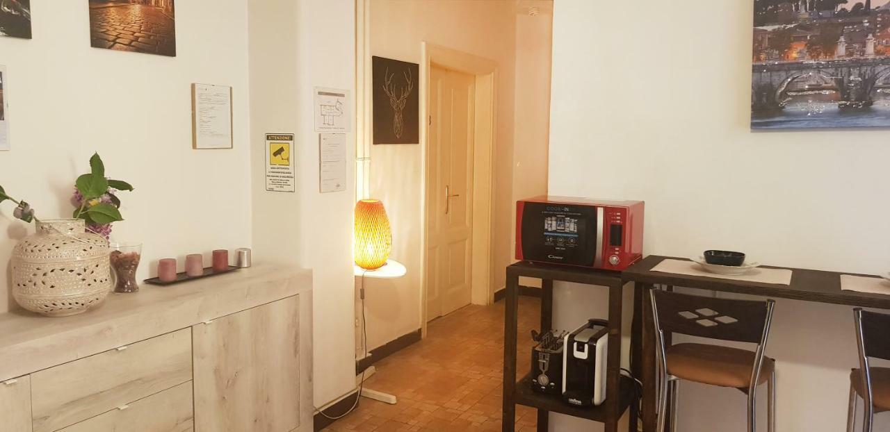 Hosting Flats Guesthouse Рим Екстериор снимка